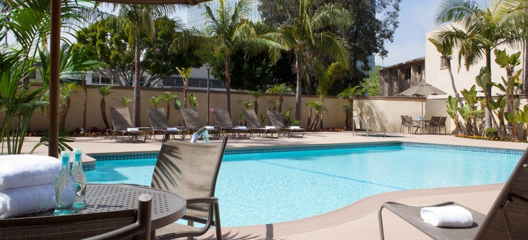 Crowne Plaza Beverly Hills